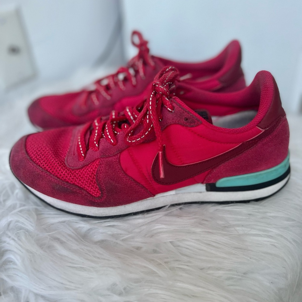 Nike trainers suede detail red sneakers